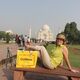 Auf der Bank am Taj Mahal
