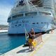 Im Hafen von St. Maarten/Karibik, wo wir mit dem größten Schiff der Welt, der „Allure of the seas“ bei unserer Kreuzfahrt am 19.April 2012 angelegt hatten