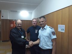 Kommandant Jan Russak (Feuerwehr Zielona Góra) , Dolmetscher Kay Uwe Schiemenz und Kay Kruppa (Vertreter der Berufsfeuerwehr Cottbus)