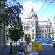 Vor dem Rathaus in Budapest