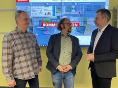 OB besucht Firma Isimko (v.l.): Geschäftsführer Ralph Hannemann, GF Diego Noack, OB Tobias Schick
