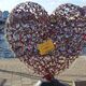 Liebesschlösser vor der Königin Emma Brücke in Willemstad, einem Wahrzeichen der Karibikinsel Curacao