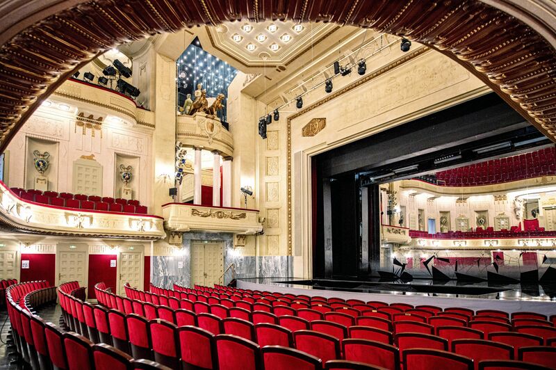 Blick vom Zuschauerraum auf die Bühne - © Ticketservice Theater