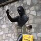 „Le passe-muraille“ (Der Mann, der durch die Wand ging) Jean Marais, am Montmartre in Paris