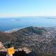 Die Gefängnisinsel Robben Island und Kapstadt vom Tafelberg aus, Südafrika